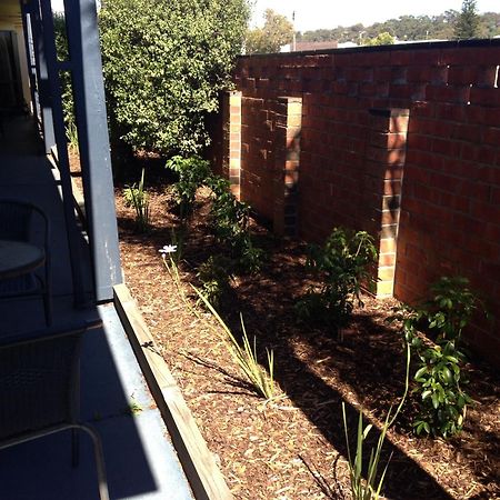 The Central Hotel Motel Lakes Entrance Room photo