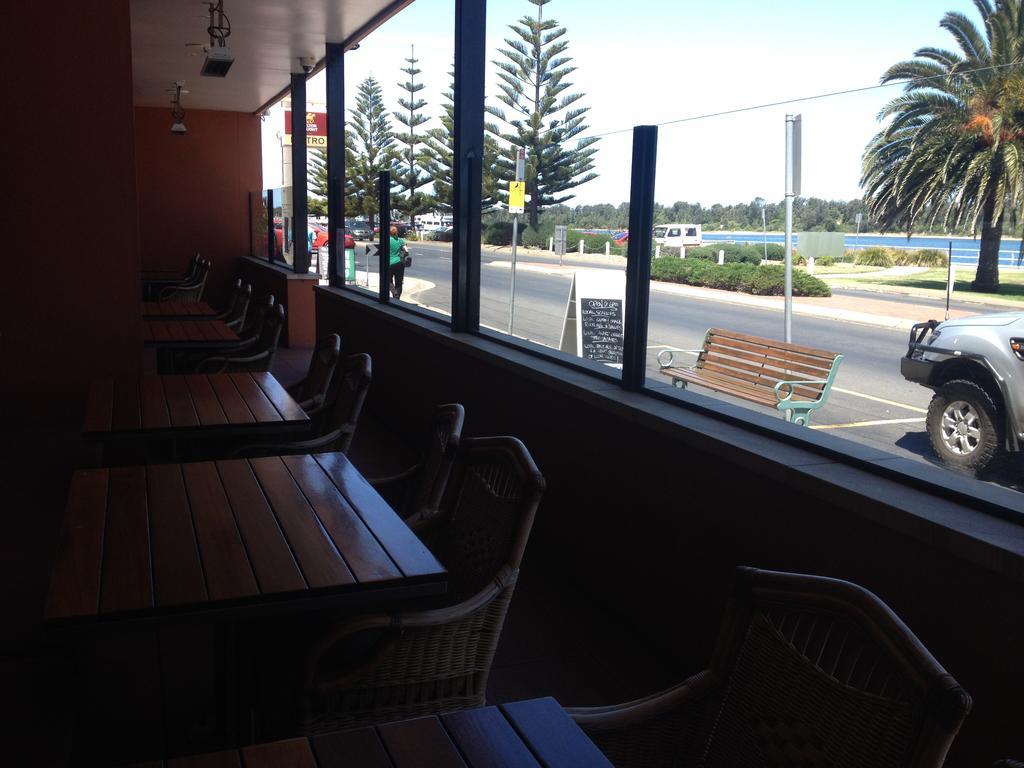 The Central Hotel Motel Lakes Entrance Exterior photo