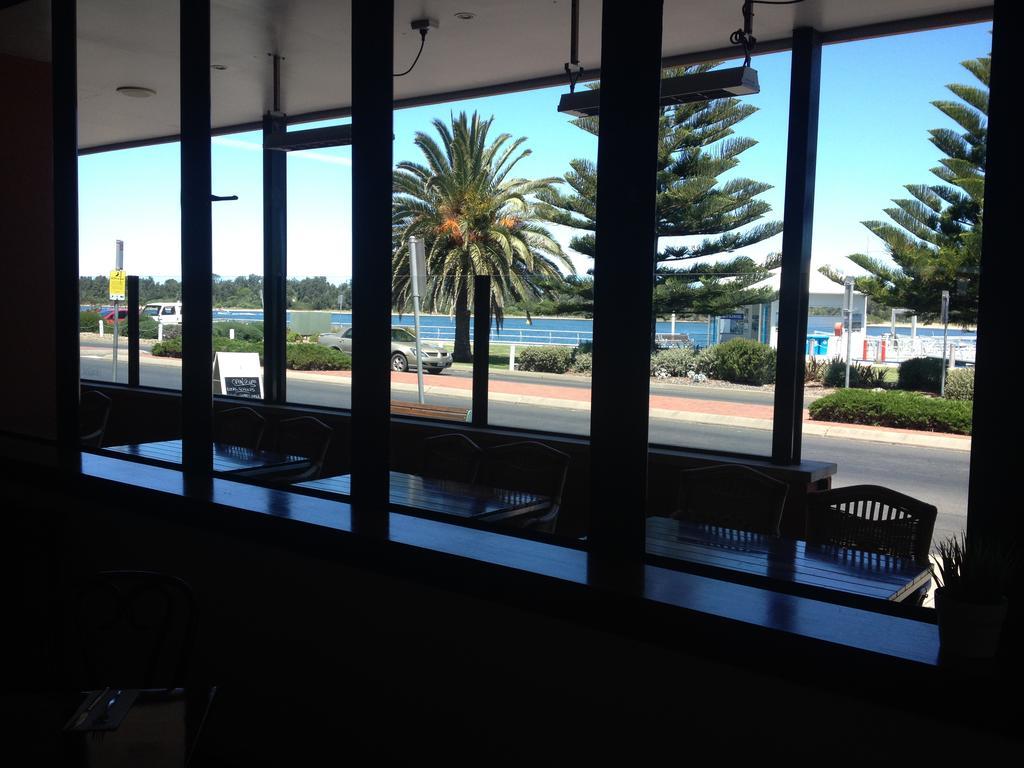 The Central Hotel Motel Lakes Entrance Exterior photo