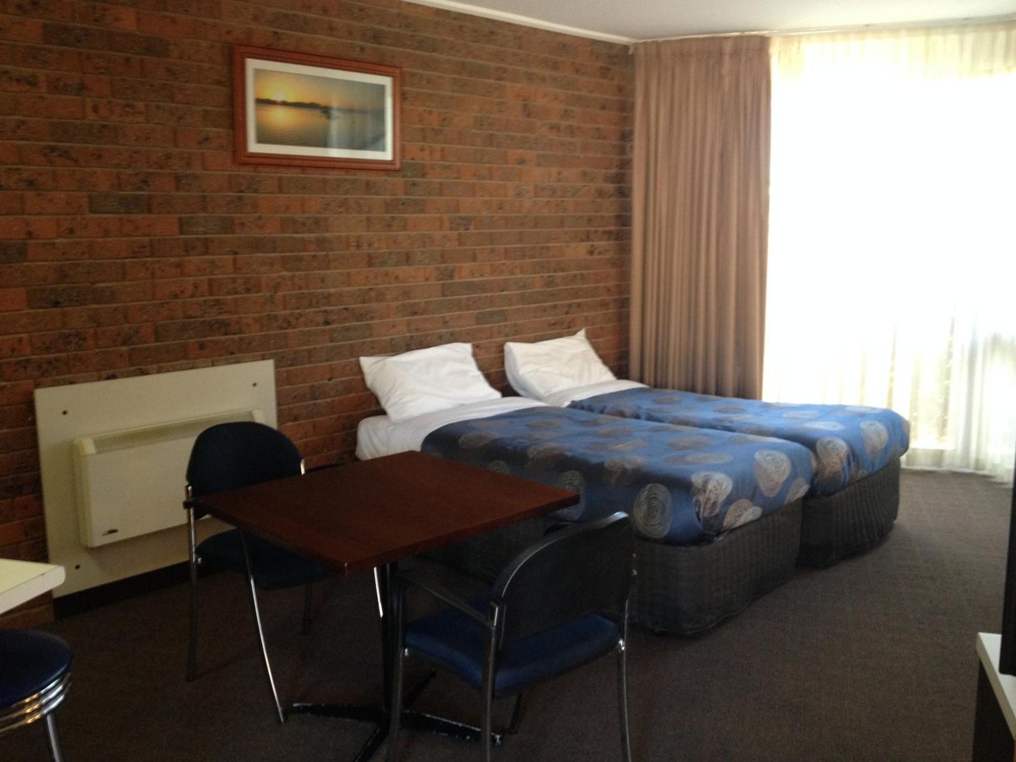 The Central Hotel Motel Lakes Entrance Room photo