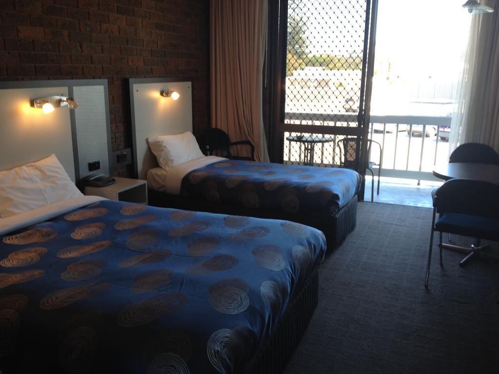 The Central Hotel Motel Lakes Entrance Room photo