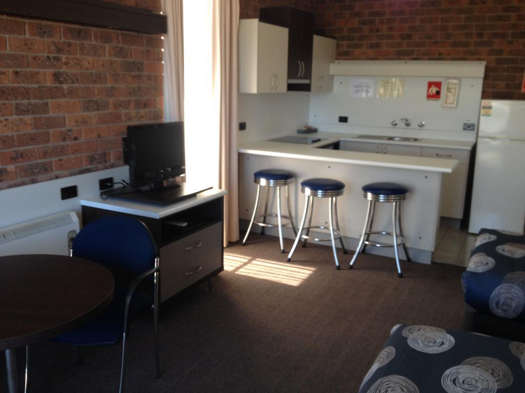 The Central Hotel Motel Lakes Entrance Room photo