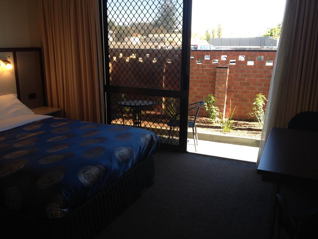 The Central Hotel Motel Lakes Entrance Room photo