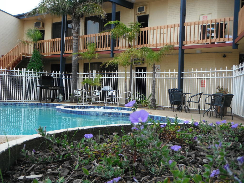 The Central Hotel Motel Lakes Entrance Exterior photo