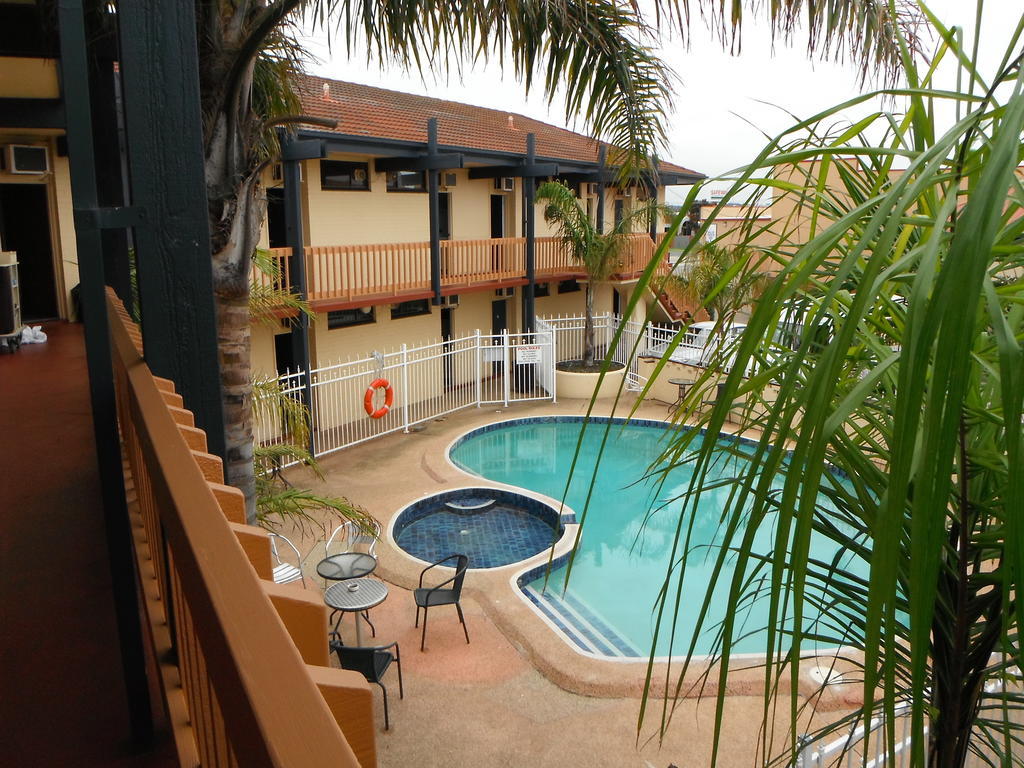 The Central Hotel Motel Lakes Entrance Exterior photo